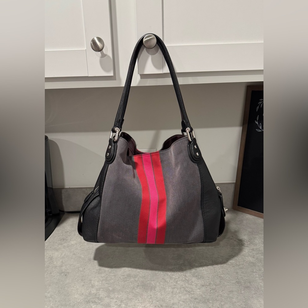 Coach Edie 31 Horse and Carriage Shoulder Bag! - Picture 2 of 12